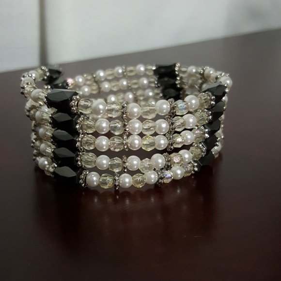 Jewelry - Pearl and grey hematite magnetic bracelet/necklace.